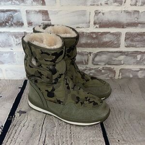 Bomiboka camo boots size 35